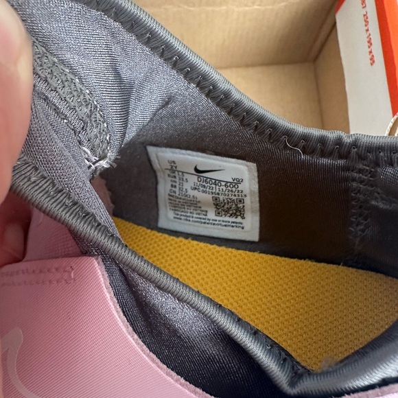 Brand New* NIKE Flex Runner 2 - Picture 2 of 5